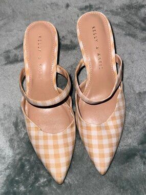 Kelly & Katie Women's Tan and Cream Courts